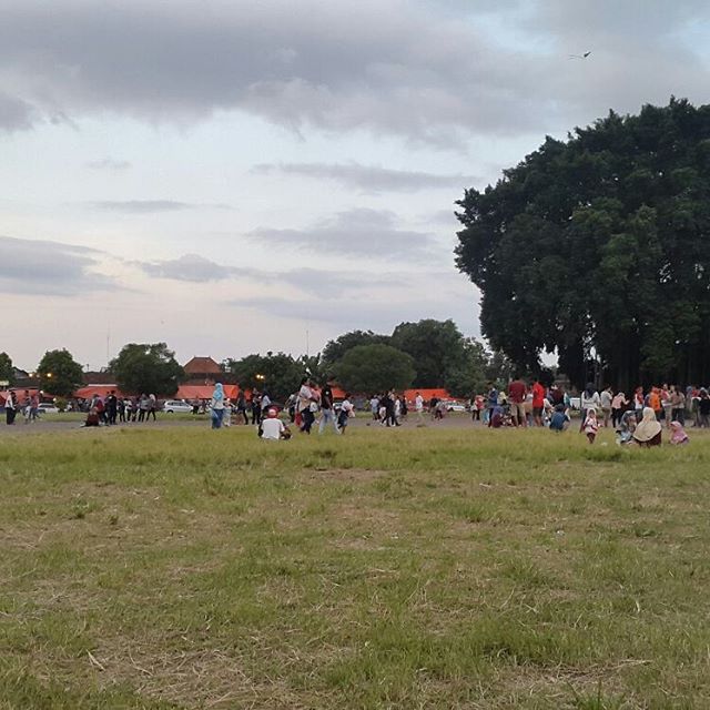 28156234_141740909973256_4025388279187636224_n